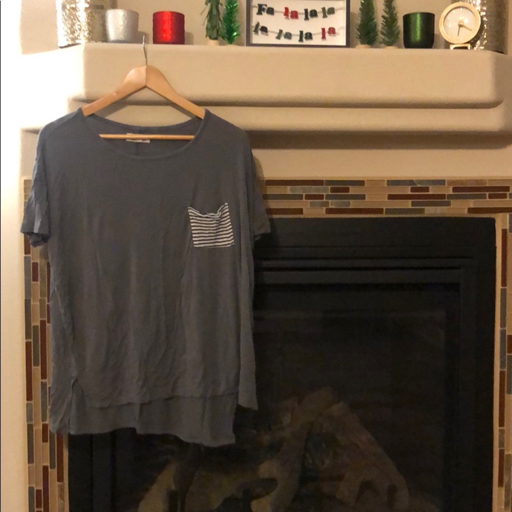 Loose grey shirt with pocket